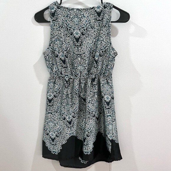 Motherhood Maternity black and aqua print top size small - Picture 3 of 6